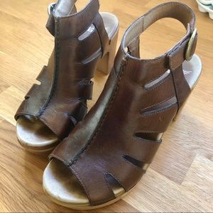 Modern Heels, beautiful leather - size 8